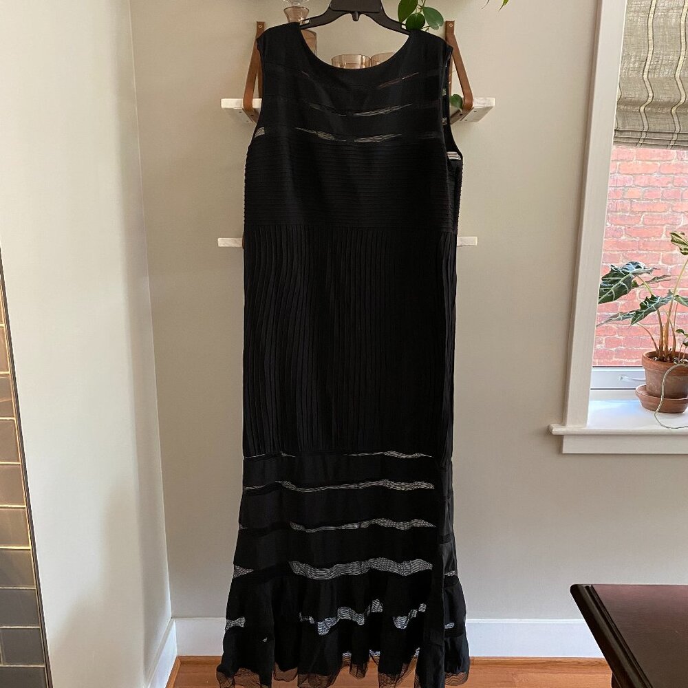 Tadashi Shoji Black Pintuck Jersey Sleeveless Gown - Picture 3 of 12